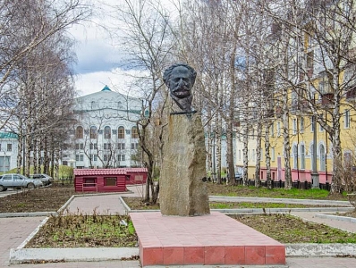 Памятник Орджоникидзе